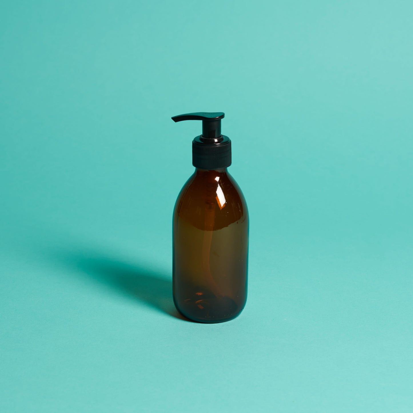 Flacon en verre ambré 100 ml avec pompe – The Naked Shop